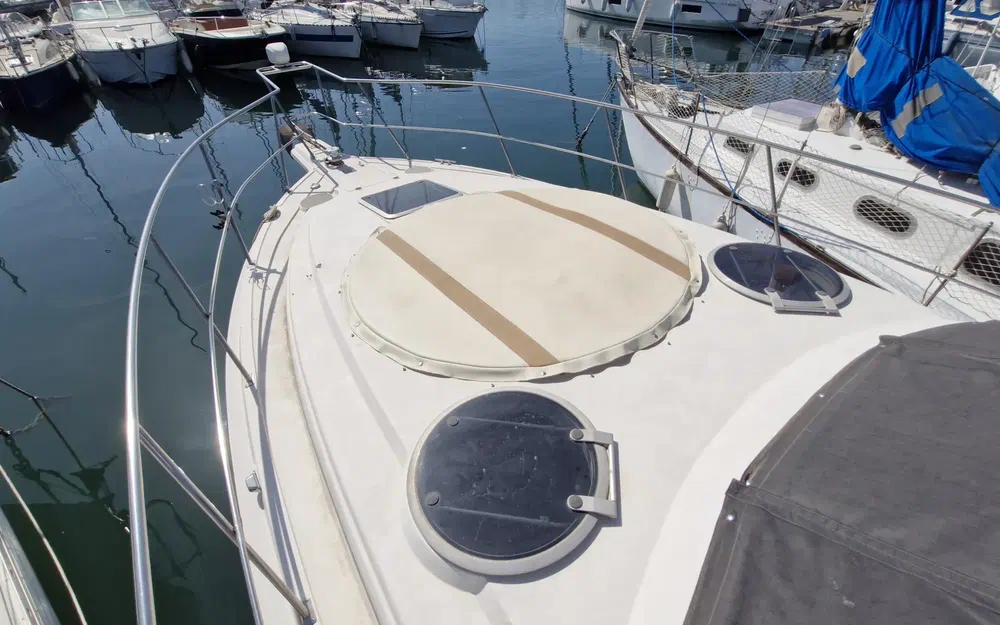 slider 8 Cruisers Yachts 3070 Rogue