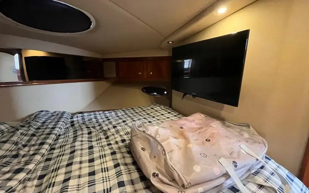 slider 10 Cruisers Yachts 440 Express