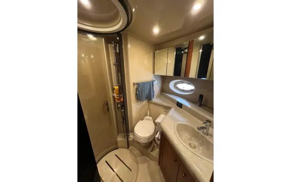 slider 7 Cruisers Yachts 440 Express