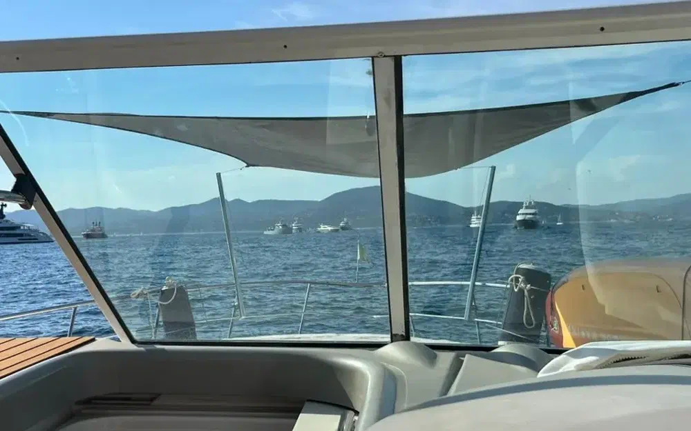 slider 8 Cruisers Yachts 440 Express