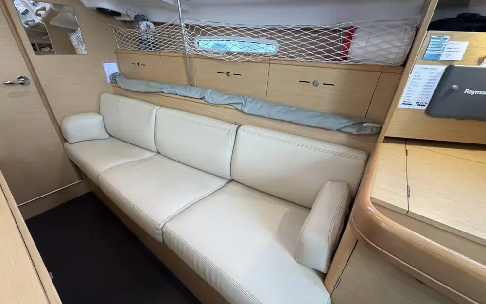 slider 16 Beneteau First 36.7