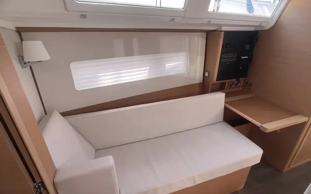 slider 9 Jeanneau Sun Odyssey 380