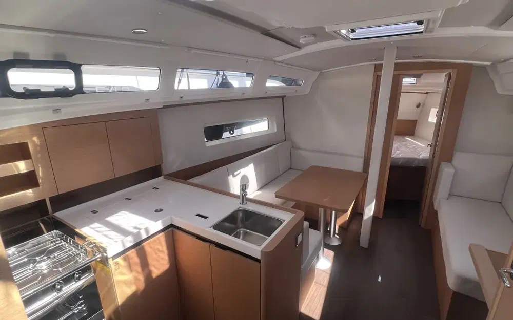 slider 11 Jeanneau Sun Odyssey 380