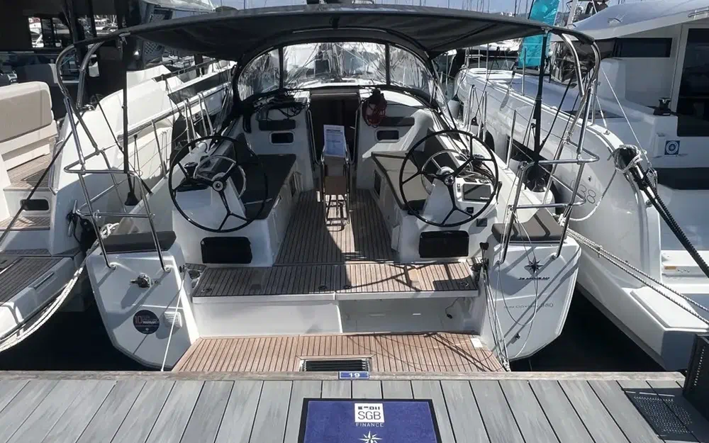 slider 1 Jeanneau Sun Odyssey 380