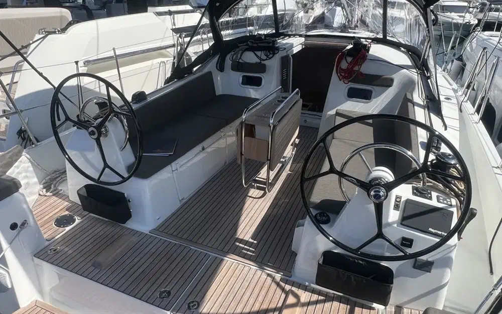 slider 2 Jeanneau Sun Odyssey 380