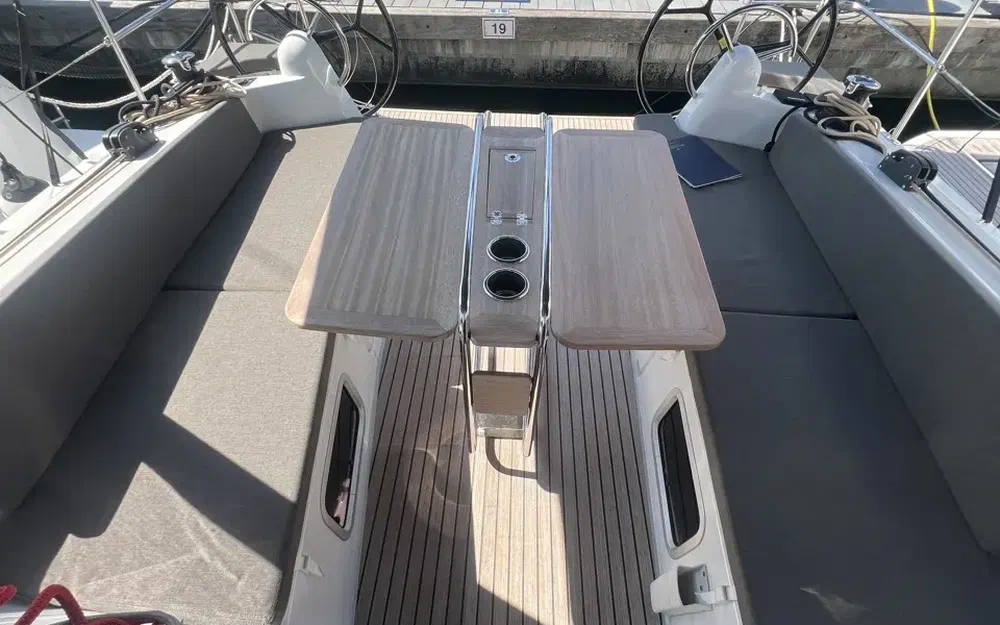 slider 5 Jeanneau Sun Odyssey 380