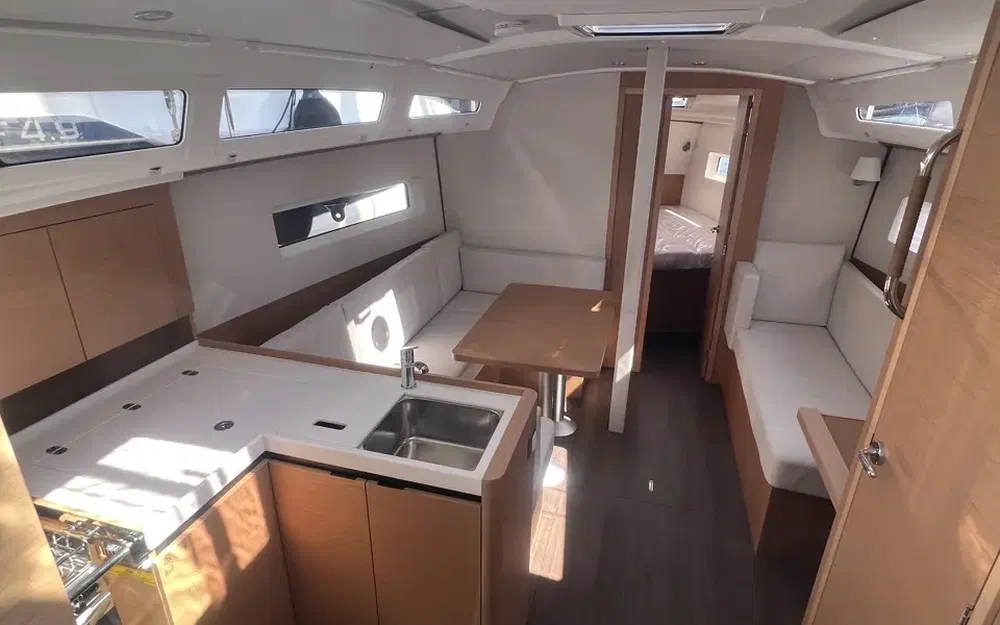 slider 6 Jeanneau Sun Odyssey 380