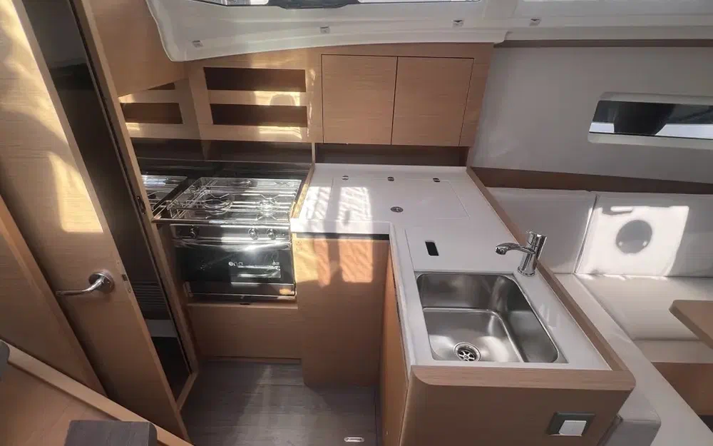 slider 7 Jeanneau Sun Odyssey 380