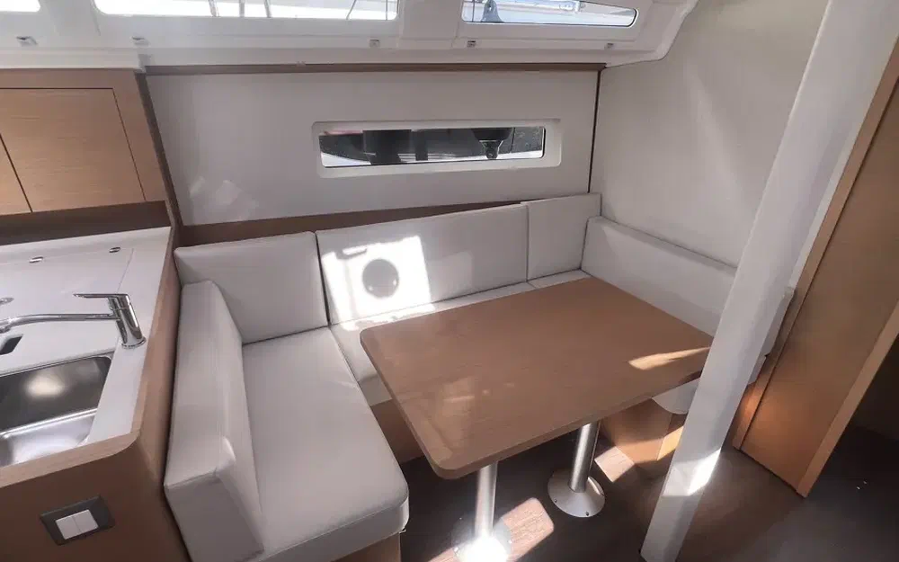 slider 8 Jeanneau Sun Odyssey 380