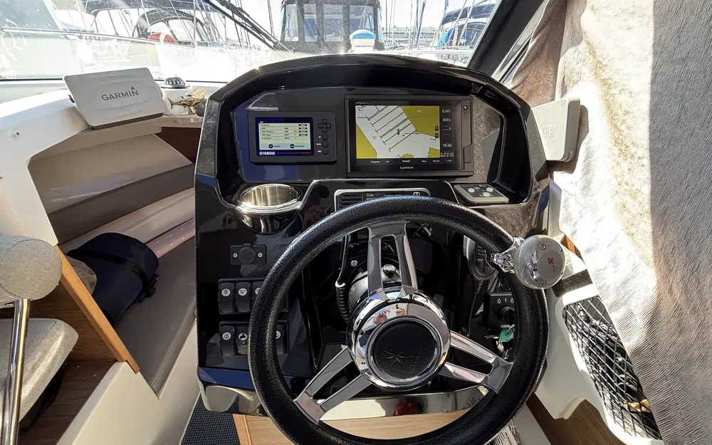 slider 6 Jeanneau Merry Fisher 795