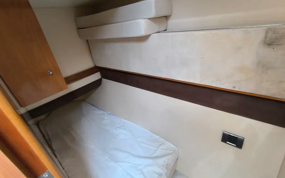 slider 9 Sealine 42.5