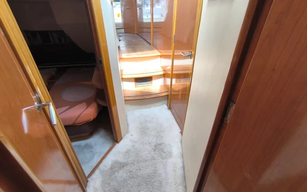 slider 12 Sealine 42.5