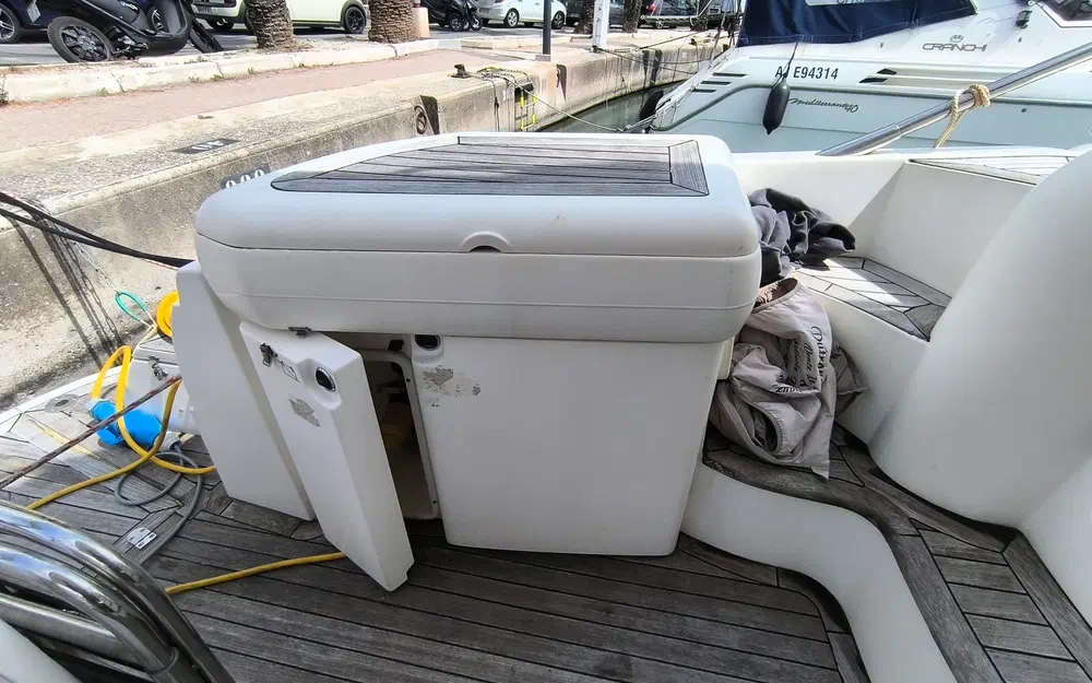 slider 18 Sealine 42.5