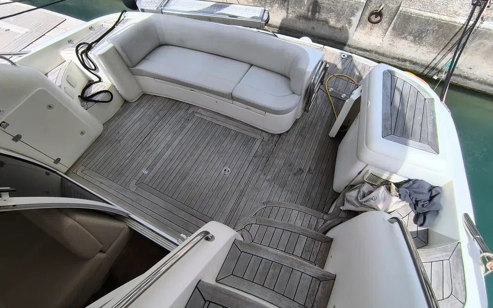 slider 23 Sealine 42.5