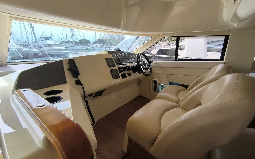 slider 6 Sealine 42.5