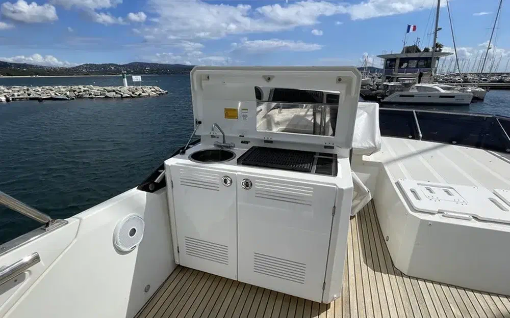 slider 7 Prestige Yachts 520 Fly