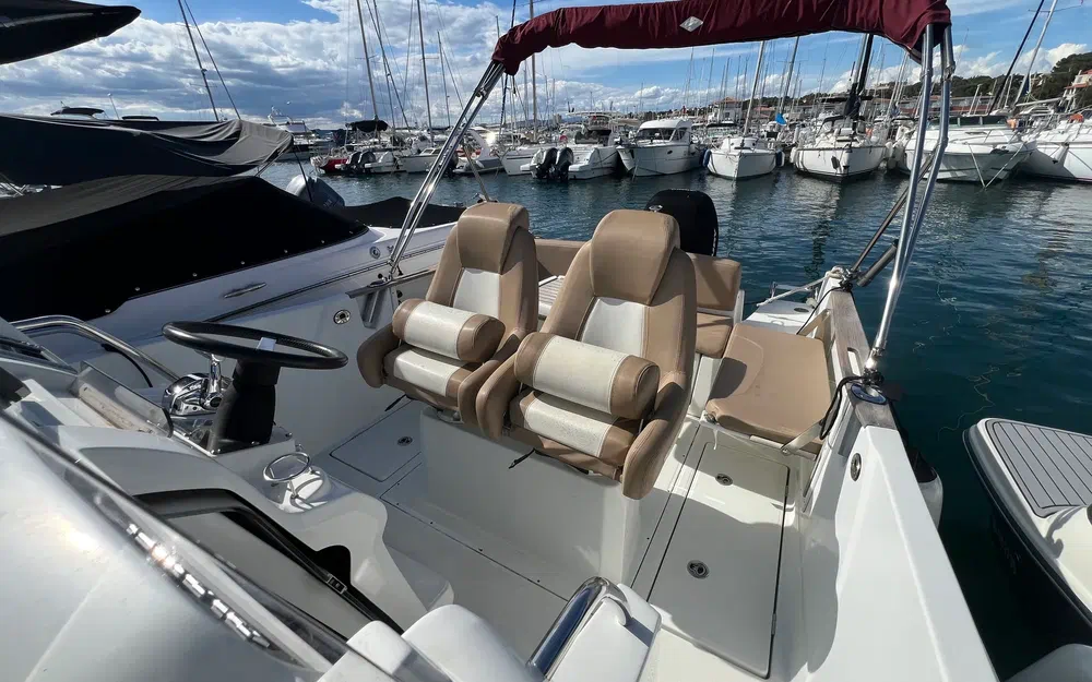 slider 31 Jeanneau Cap Camarat 7.5 CC
