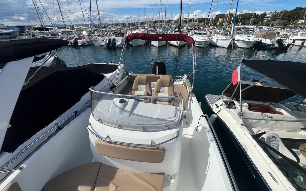 slider 43 Jeanneau Cap Camarat 7.5 CC