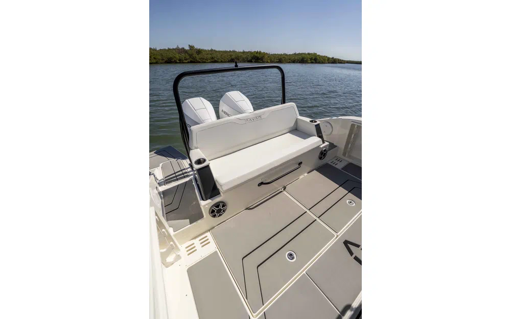 slider 4 Navan T30