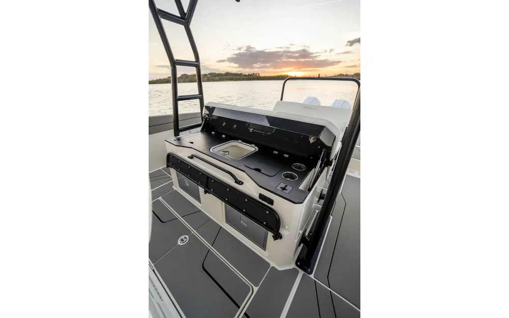 slider 8 Navan T30