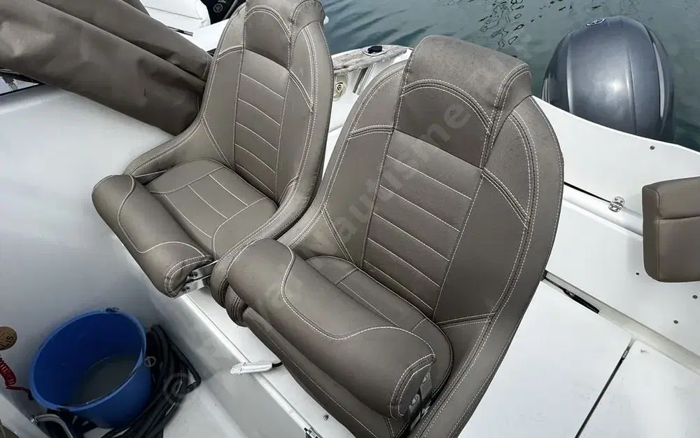 slider 13 B2 Marine CAP FERRET 752 CRUISER
