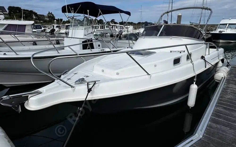 slider 1 B2 Marine CAP FERRET 752 CRUISER