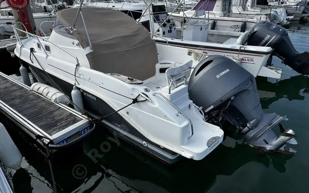 slider 4 B2 Marine CAP FERRET 752 CRUISER