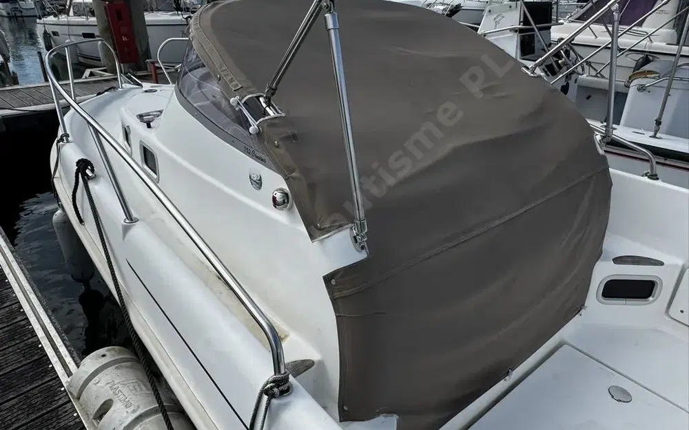 slider 5 B2 Marine CAP FERRET 752 CRUISER