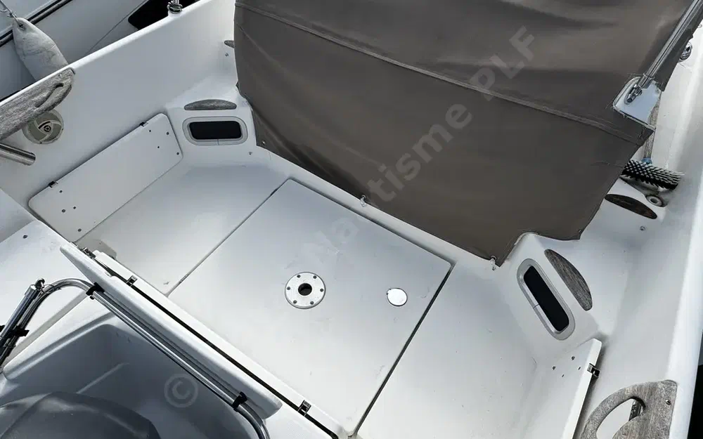 slider 6 B2 Marine CAP FERRET 752 CRUISER