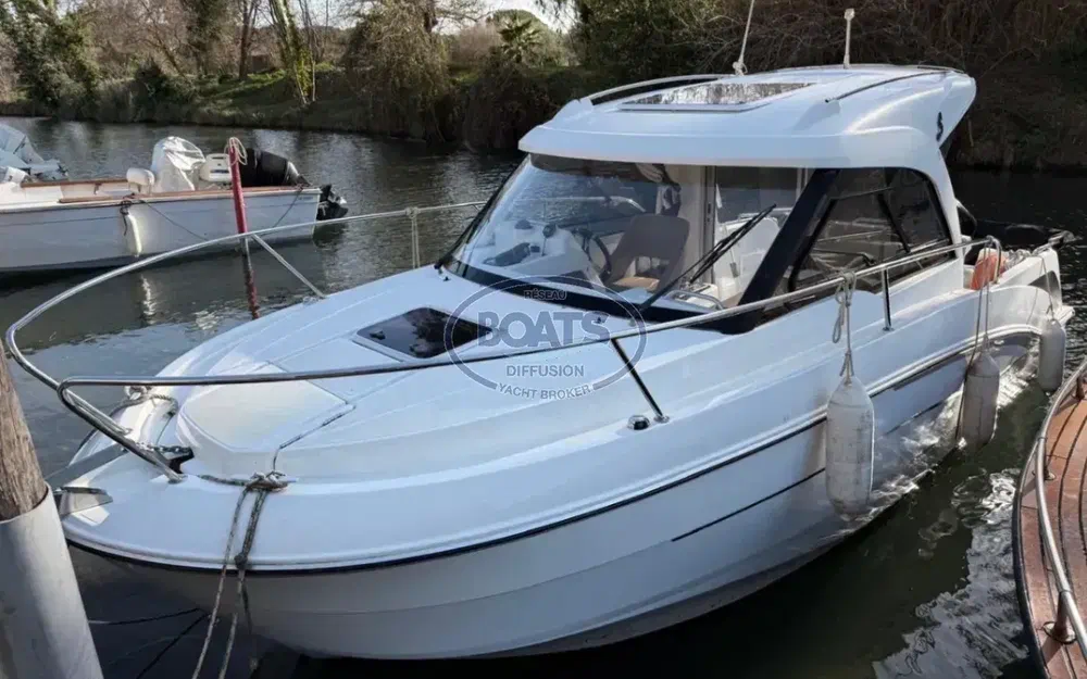 slider 1 Beneteau Antares 7
