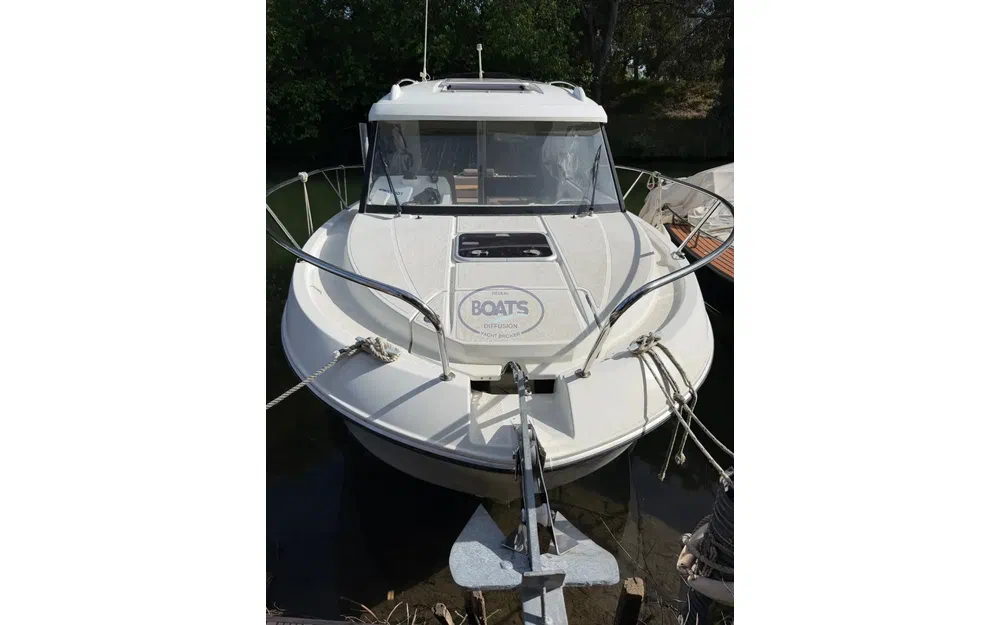slider 2 Beneteau Antares 7
