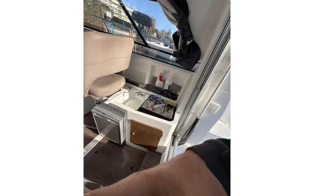 slider 8 Beneteau Antares 7