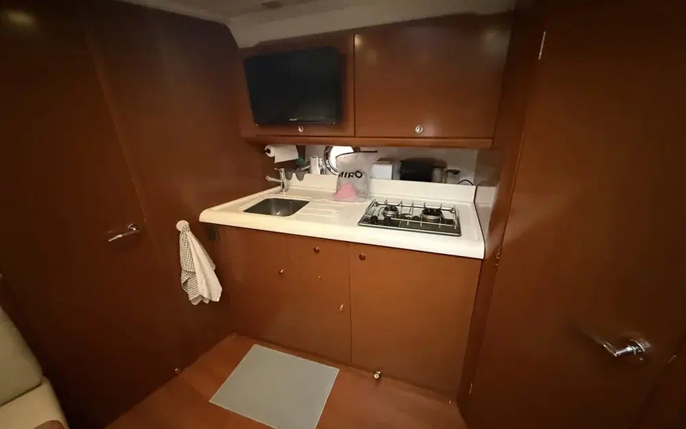 slider 14 Beneteau Gran Turismo 38
