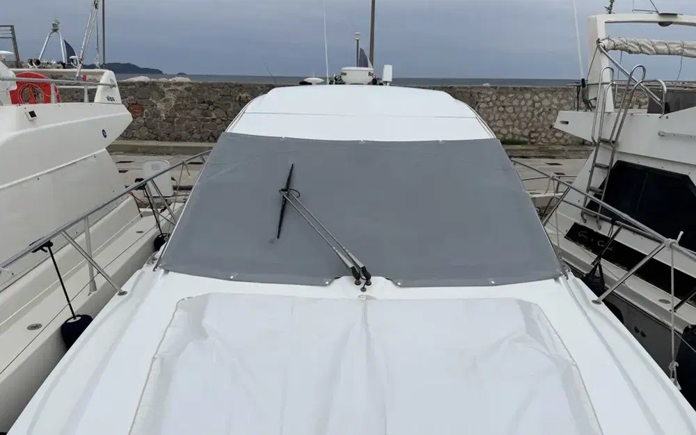 slider 2 Beneteau Flyer Gran Turismo 38