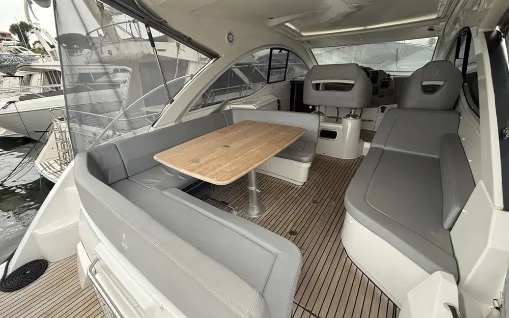 slider 4 Beneteau Flyer Gran Turismo 38