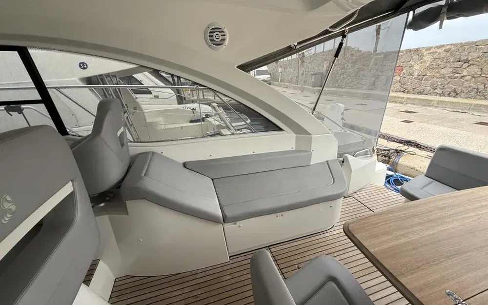 slider 5 Beneteau Flyer Gran Turismo 38