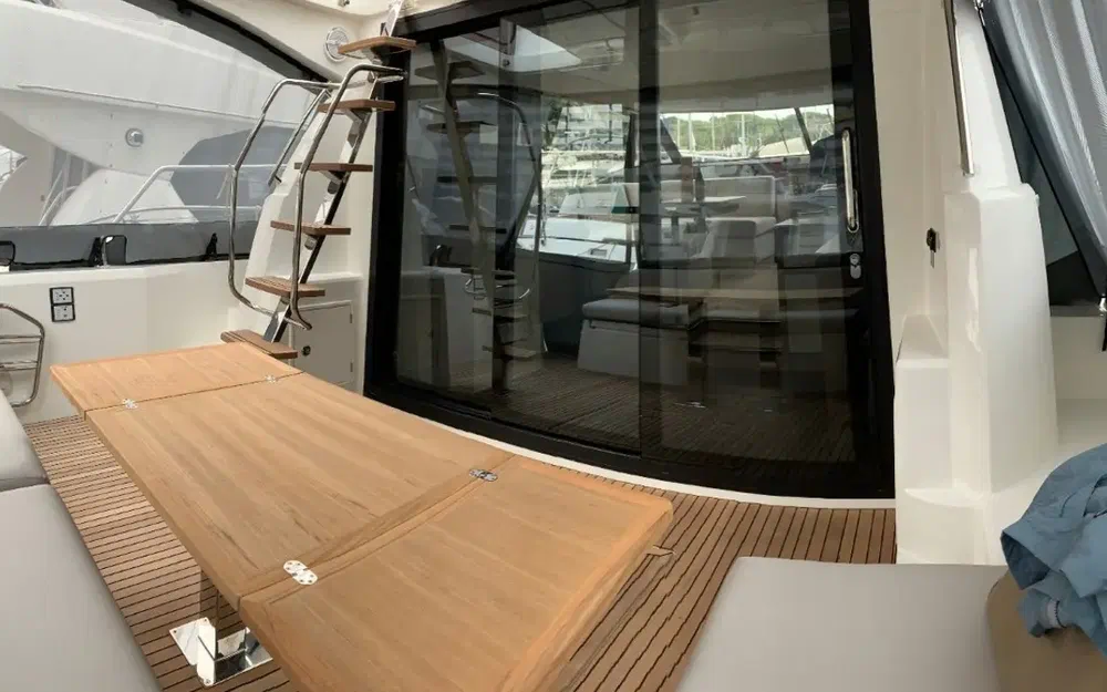 slider 2 Prestige Yachts 460 Fly