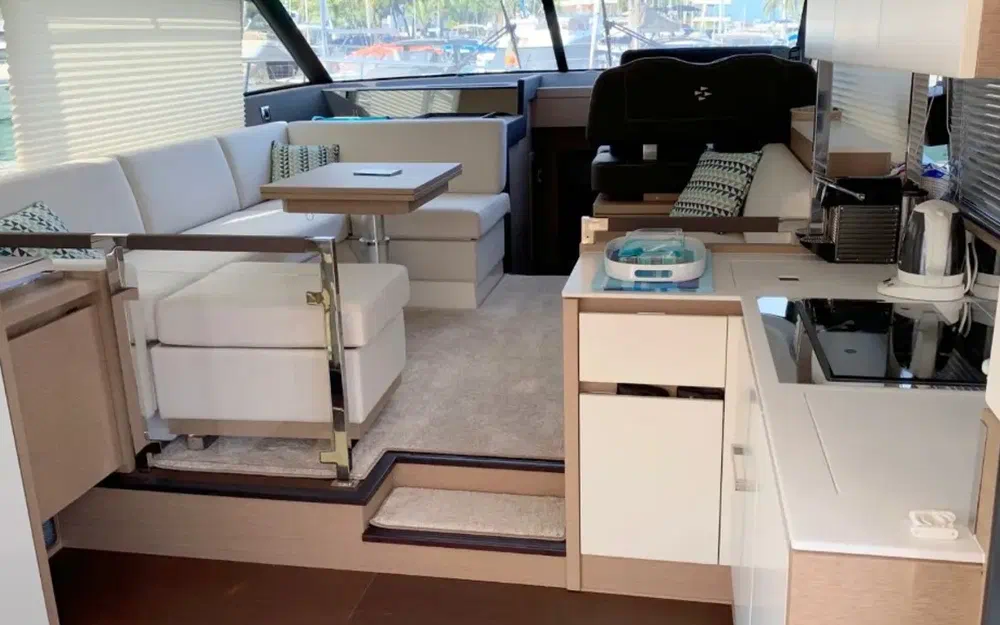 slider 5 Prestige Yachts 460 Fly