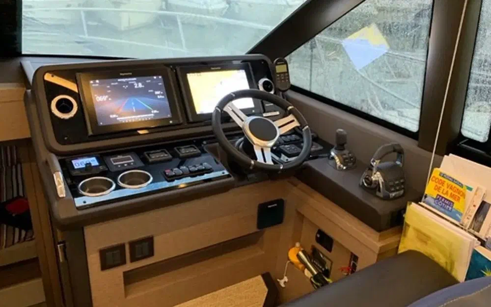 slider 6 Prestige Yachts 460 Fly