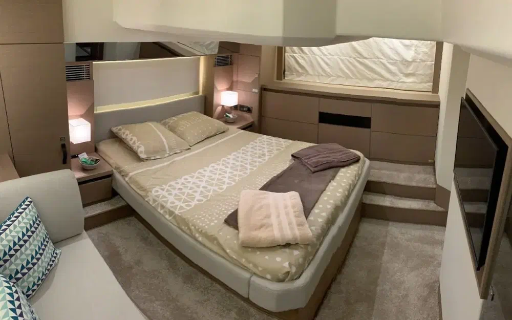 slider 8 Prestige Yachts 460 Fly