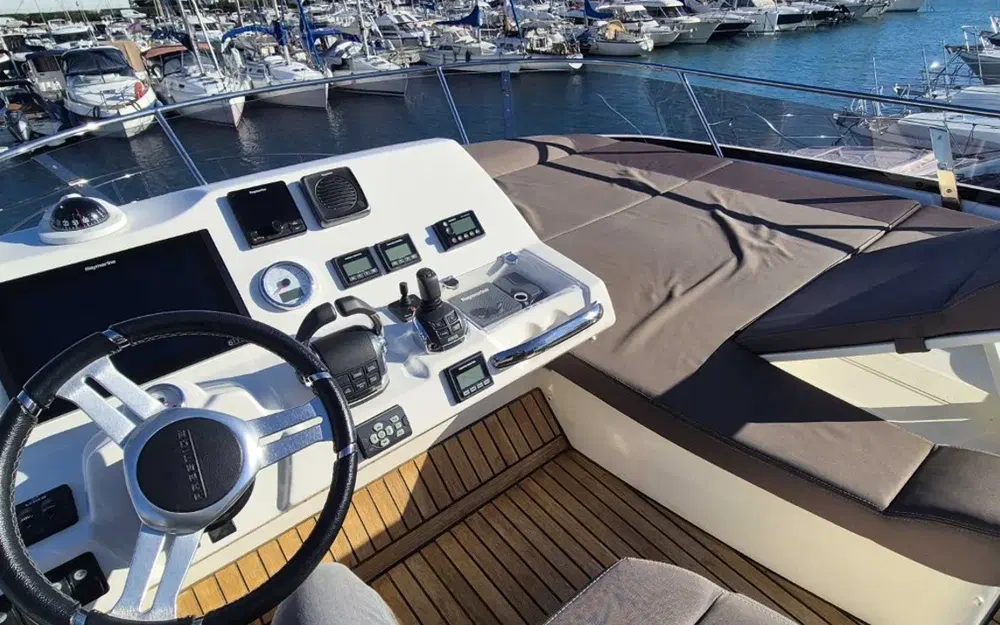 slider 16 Prestige Yachts 460 Fly