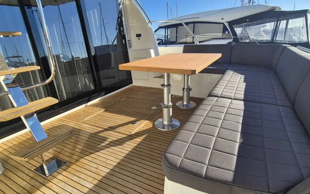slider 2 Prestige Yachts 460 Fly