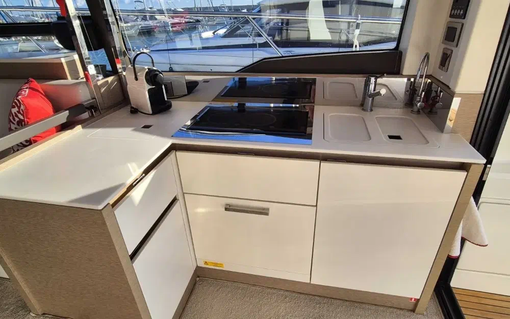 slider 6 Prestige Yachts 460 Fly