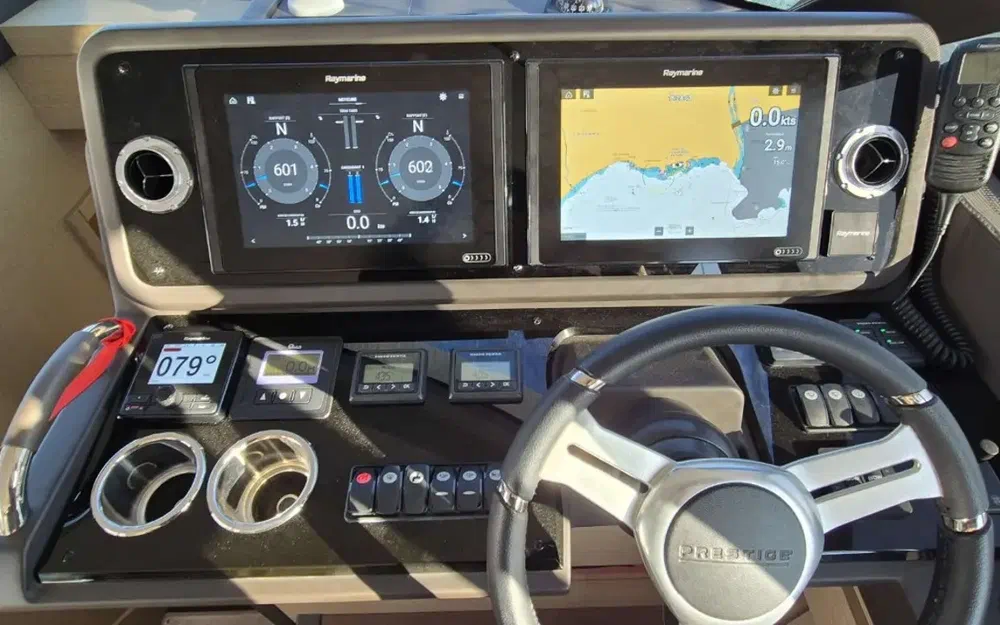 slider 7 Prestige Yachts 460 Fly