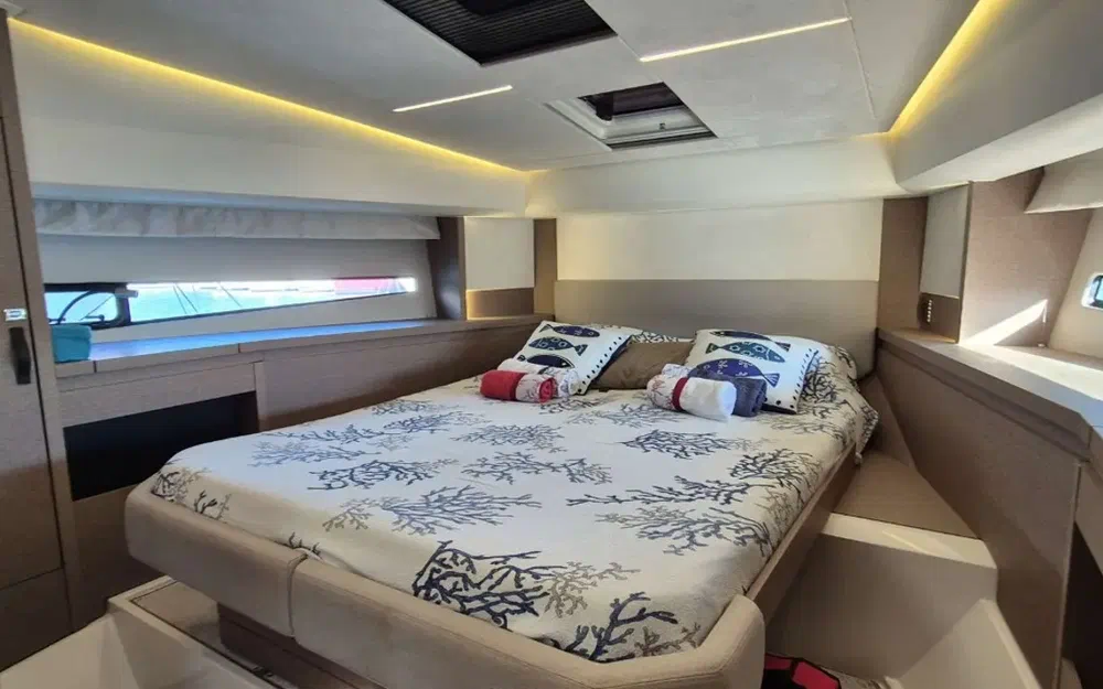 slider 8 Prestige Yachts 460 Fly