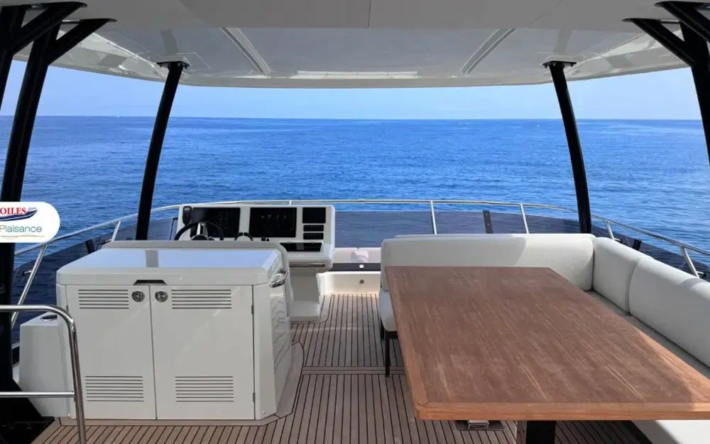 slider 11 Prestige Yachts M48