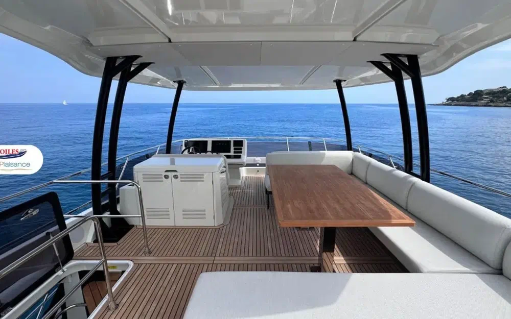 slider 12 Prestige Yachts M48