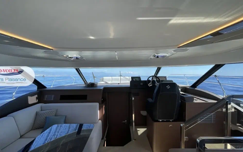 slider 16 Prestige Yachts M48