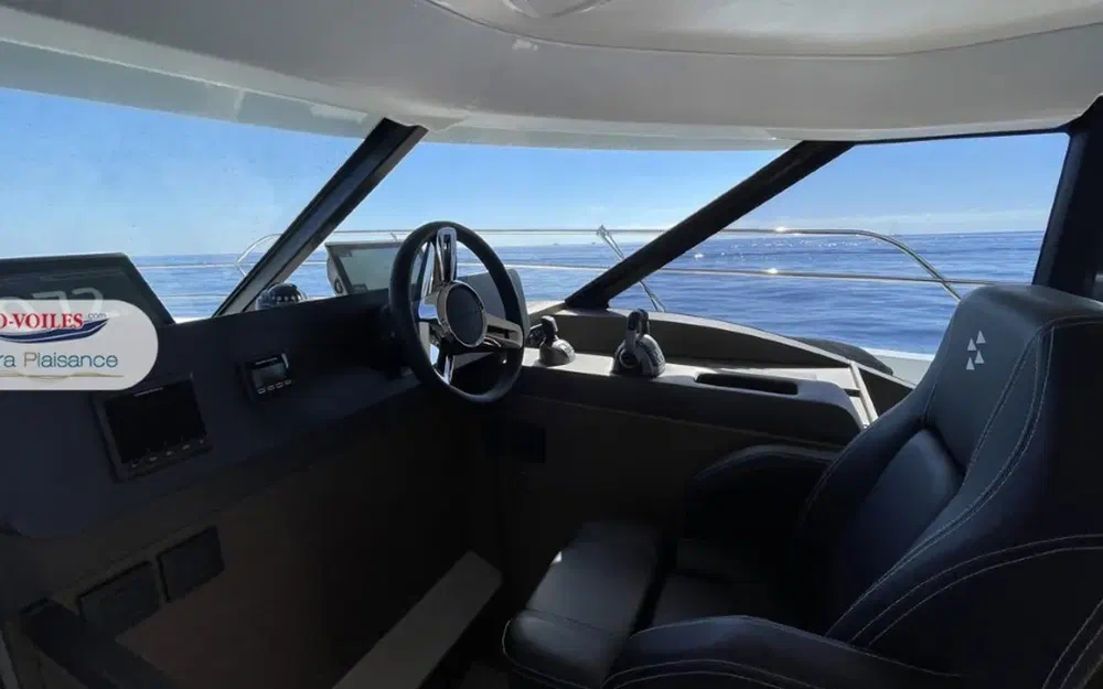 slider 17 Prestige Yachts M48