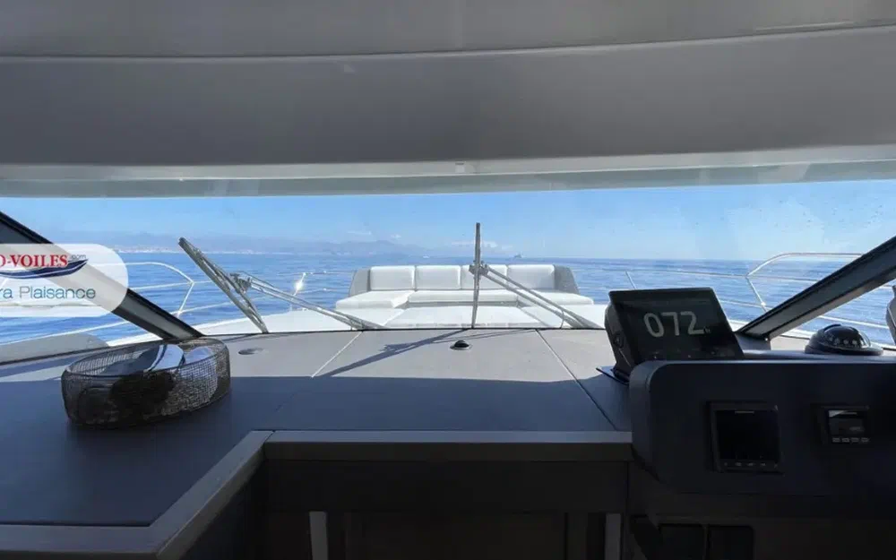 slider 18 Prestige Yachts M48